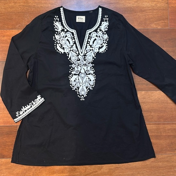 Elie Tahari Tops - Elie Tahari Embroidered Collar Quarter Sleeve Black Top Size Large